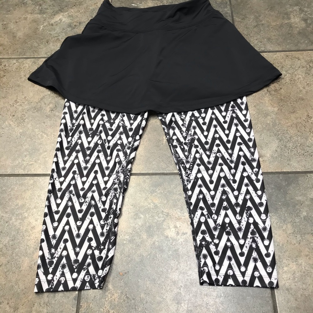 Anivivo Skirt/Legging Sz Med Cropped